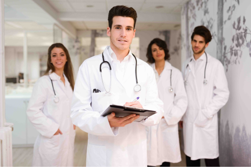Врачи